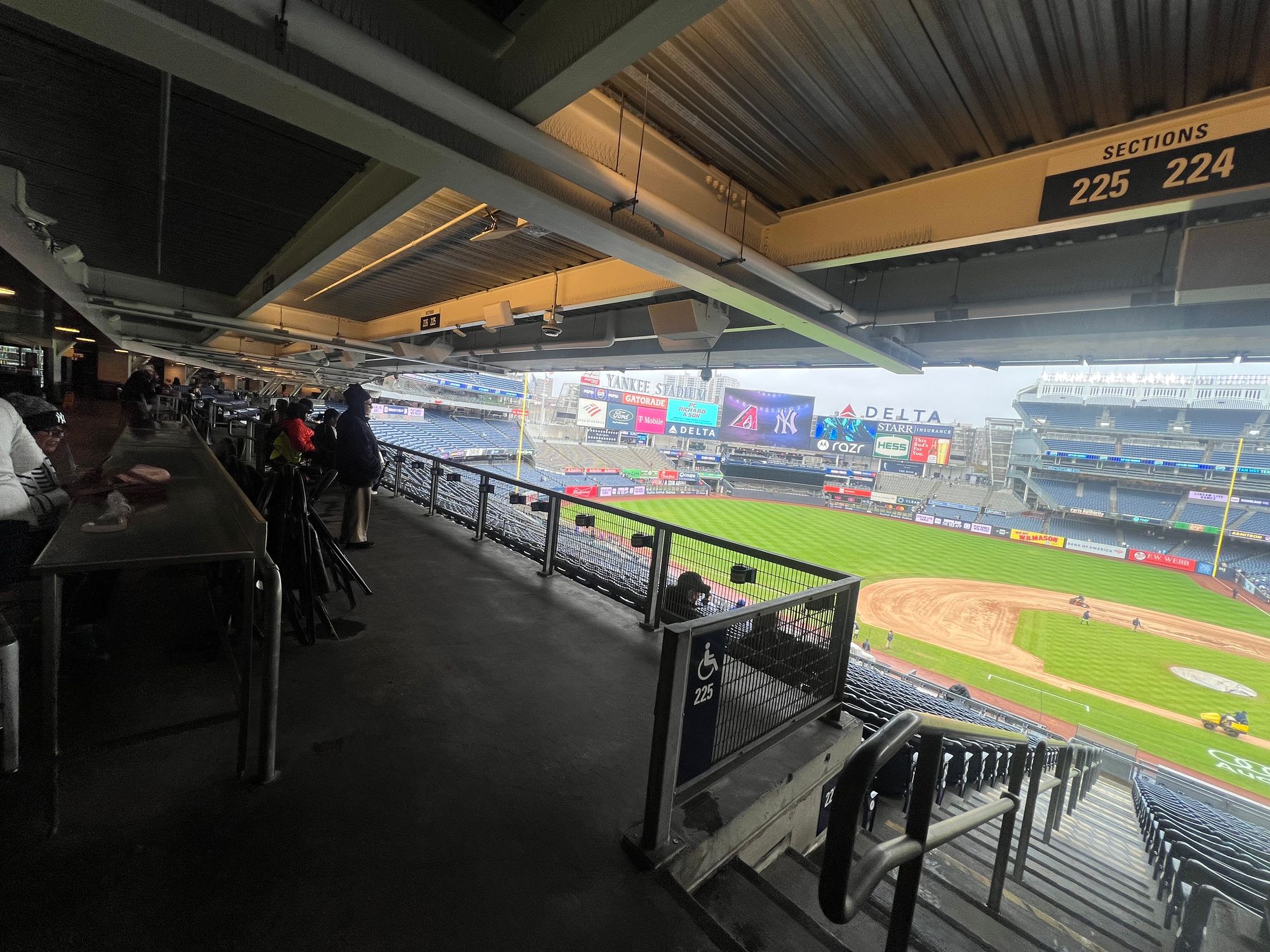 Stadium Workers: Mets Fans Are Better Than Yankees Fans