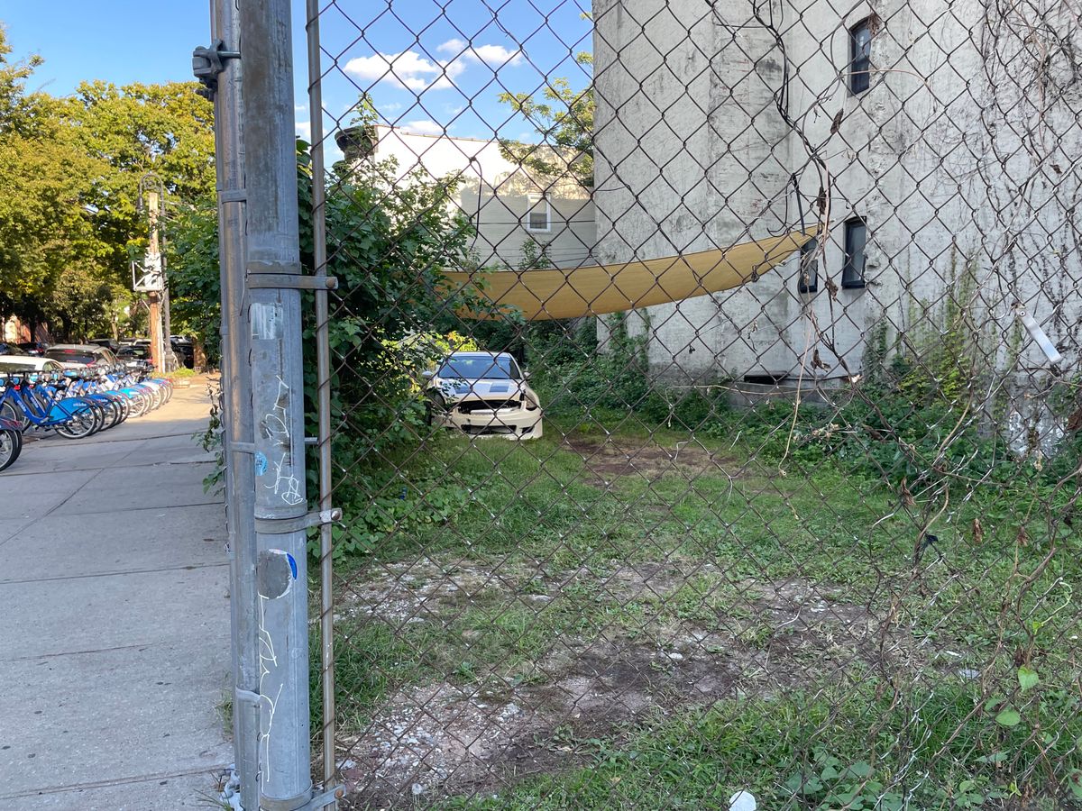 There are thousands of vacant lots across New York City. Can we build housing on them?